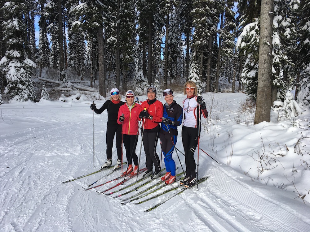 Three days of twice daily ski workouts, red wine, and sunshine brings out the smiles for the World Masters relay team. (Photo: SLNC)